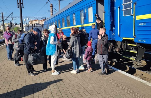 Сьогодні до Львова поїздом прибуло іще понад сто переселенців із Донеччини