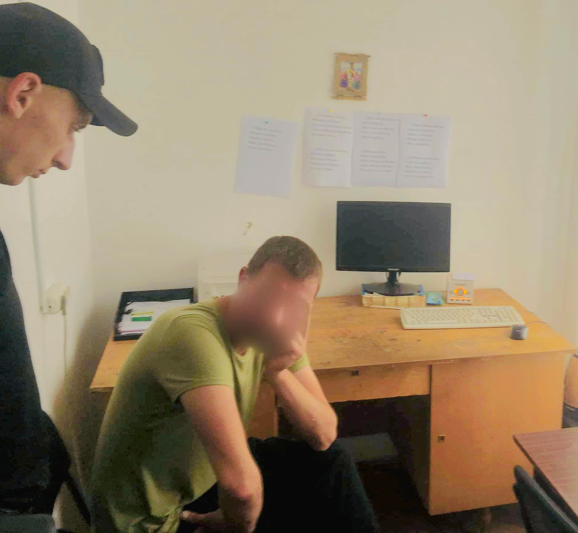 У Франківську чоловік вирішив обікрасти поліцейську станцію: його спіймали на гарячому (ФОТО)