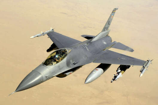 США могут подготовить первых украинских пилотов на F-16 до конца года-1200x800