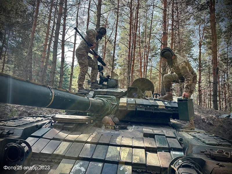 Сили оборони України продовжують обороняти  схід та південь України, проводять наступальну операцію на Мелітопольському та Бахмутському напрямках
